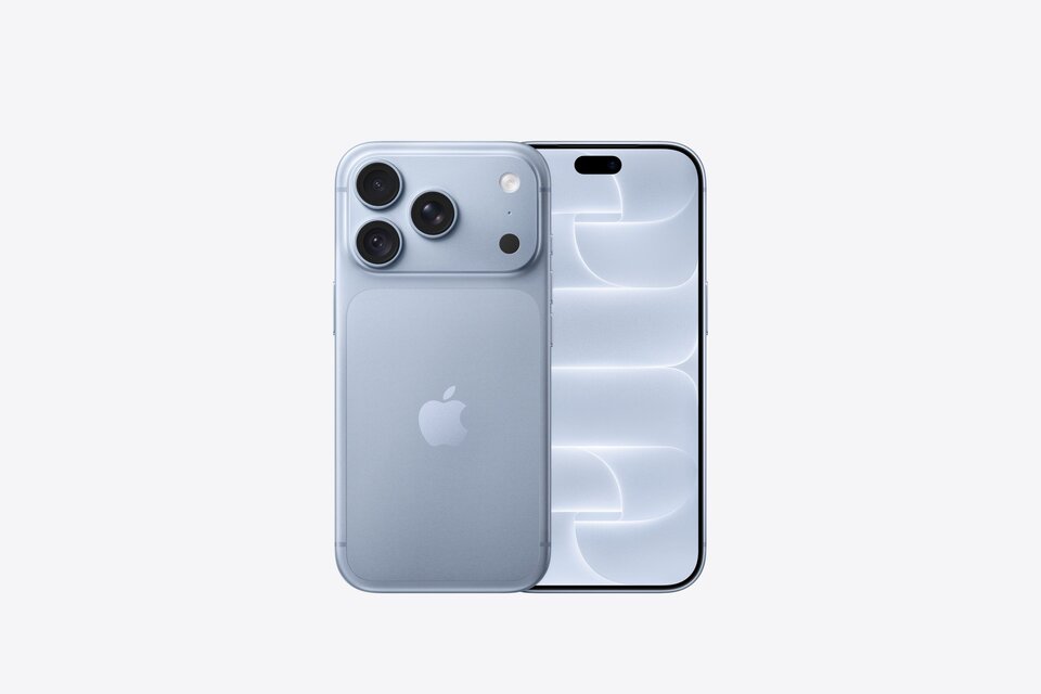 Mặt trước và mặt lưng iPhone 18 Pro màu Băng Thanh